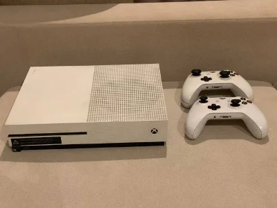 Консоль XBOX One S 1TB + 2 геймпада