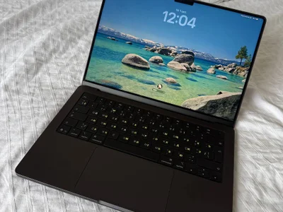 MacBook Pro M5 16 ГБ / 512 ГБ