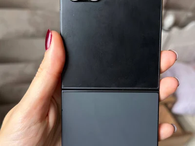 Samsung Galaxy Z Flip 8