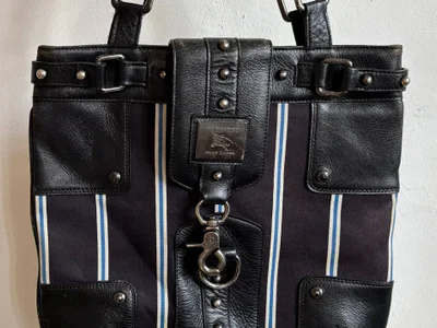 Винтажная кожаная сумка Burberry Blue Label
