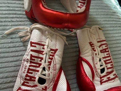 Боксерский Шлем Бампер, и перчатки на шнурках Everlast в красной расцветке