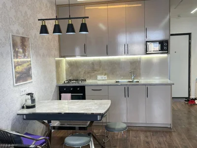 2-комнатная квартира в Black Sea Tower, $800