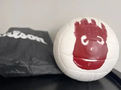 Мяч Wilson с легендарным лицом