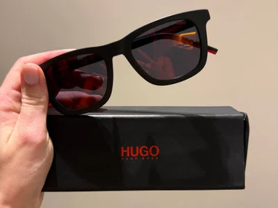 Солнцезащитные очки HUGO Boss