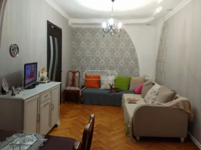 4-комнатная квартира в Глдани