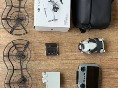 DJI Mini 4 Pro Fly More Combo Plus + RC 2