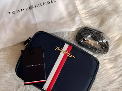Сумка Hilfiger Denim с солнцезащитными очками