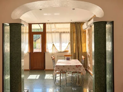 Квартира с 2 спальнями на Мтацминда, 80 м²