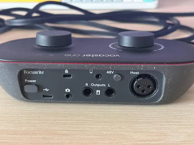 Звуковая карта Focusrite Vocaster One с кабелем XLR 2.5 метра