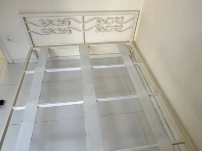 Кровать 150х200 с кованым изголовьем