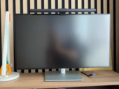 Монитор Dell UltraSharp U2724D 27″ с лампой и кабелем