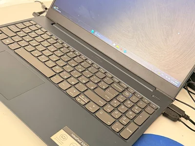 Ноутбук Lenovo Intel Pentium 5405U 8GB RAM Windows 11 Pro