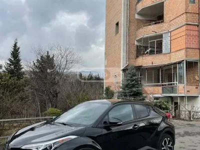 Автомобиль Toyota C-HR