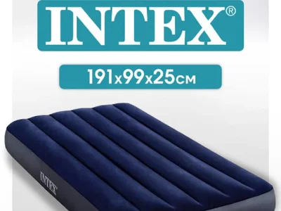 Надувной матрас Intex с насосом