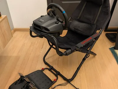 Игровой набор: руль Logitech G29 с педалями и кресло Playseat