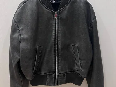 Кожаный бомбер Zara винтажный эффект S