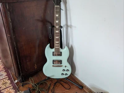 Гитарный стек Epiphone SG, NUX MG-400 и Roland CUBE Street Mini