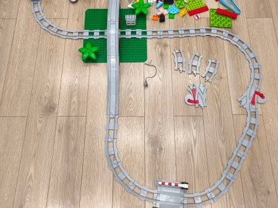 Набор Lego Duplo железная дорога+мост+дополнительные рельсы. Паровоз ездит, гудит, светится👍