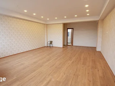 5 room Flat For Sale. Sanzona