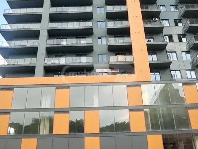 Универсальное коммерческое помещение в Сабуртало