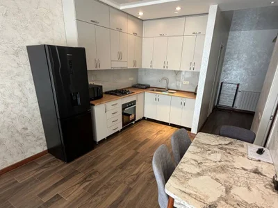 2+1 квартира с двумя спальнями, 75 м², $600