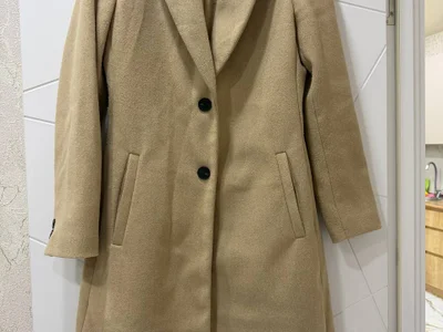 Пальто ZARA бежевое