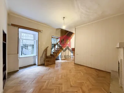 2-комнатная квартира, 50 м², $300