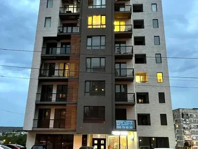 Room Commercial space For Sale. Lisi lake