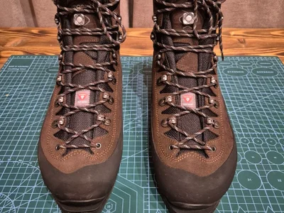 **Продаются альпинистские ботинки LOWA Alpine Expert II GTX**