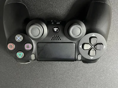 Игровая приставка PS4 Slim 1TB + 3 геймпада
