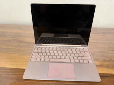 Microsoft Surface Core i5 8GB SSD 128GB