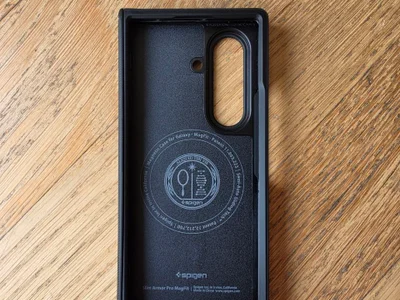 кейс Spigen Slim Armor Pro для телефона Samsung Galaxy Z Fold 8 Ultra.