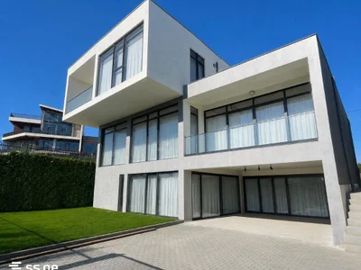 8 room Private House For Rent. Lisi lake