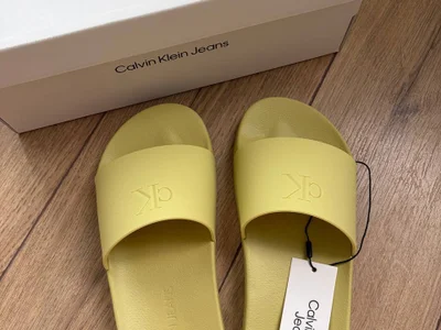 Calvin Klein жёлтые шлёпанцы