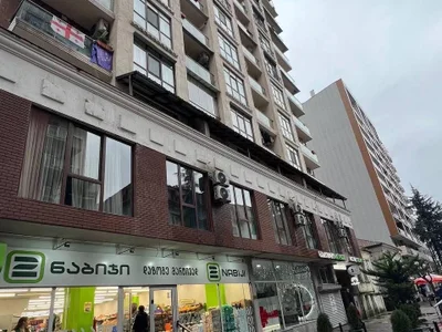 Студия 34 м² у Парка 6 Мая, $450