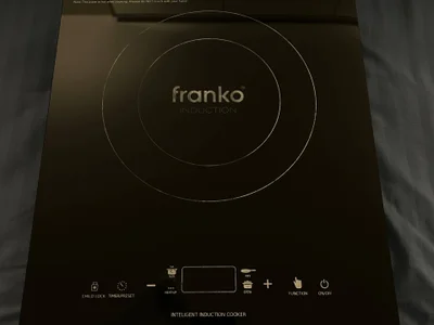 индукционную плиту Franco. Использовалась от силы раз 20. Была куплена 02.07.26. Гарантия 2 года.