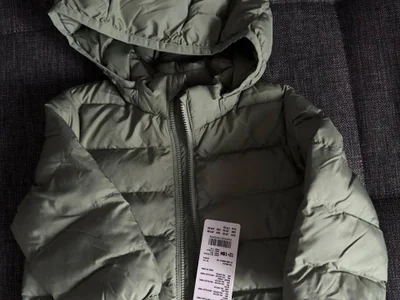 детскую куртку Uniqlo