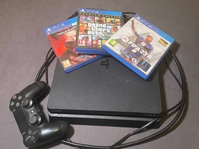 PlayStation 4 с 3 играми и джойстиком