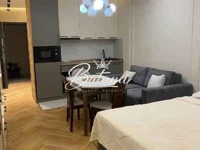2+1 с видом на море в Старом Батуми, $750