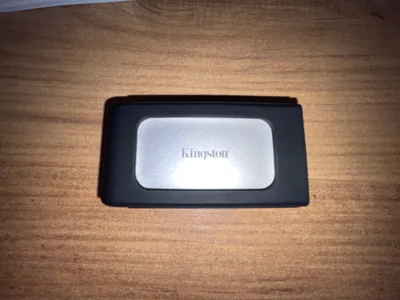 внешний SSD Kingston XS2000, 2 ТБ.