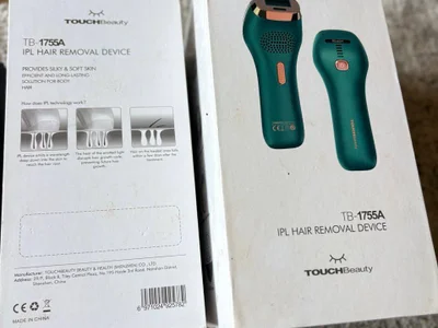 В комплекте: зарядное устройство и оригинальная коробка.