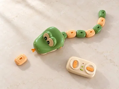 Набор игрушек для ребенка 2-3 лет (змейка на радиоуправлении