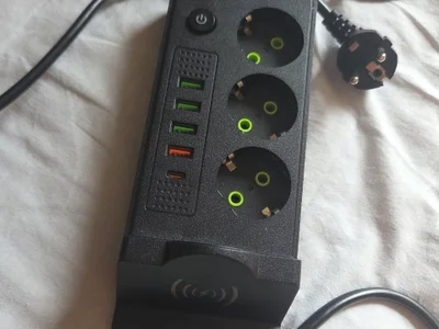 Удлинитель с USB разъемами и беспроводной зарядкой