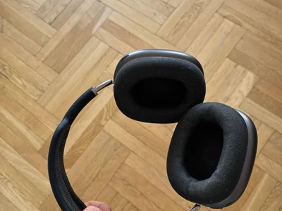 AirPods Max Lightning