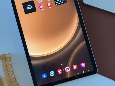 Планшет Samsung Tab S9 FE с чехлом и стилусом
