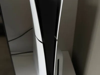 PS5 Slim с 1 контроллером и 2 играми