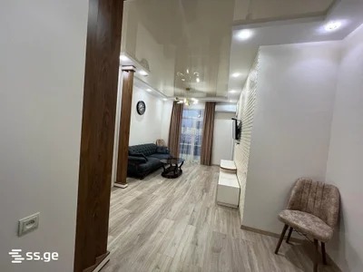 3-комнатная квартира, 75 м², $650