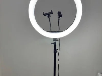 Кольцевая LED-лампа со штативом
