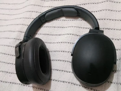 Беспроводные наушники Skullcandy Hesh ANC (модель S6HHW) с активным шумоподавлением в идеальном состоянии.