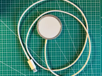 Зарядное устройство MagSafe и держатель для телефона WIWU